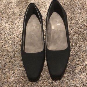 Aerosoles - Black Fabric 1.5 inch heels